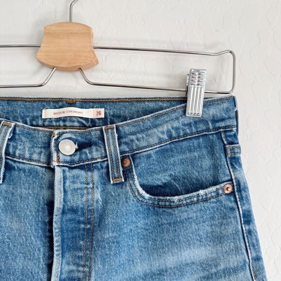 Levi's Wedgie Straight Button Fly Cropped Hi-Rise Jeans in Jive Size 26 - Picture 4 of 13